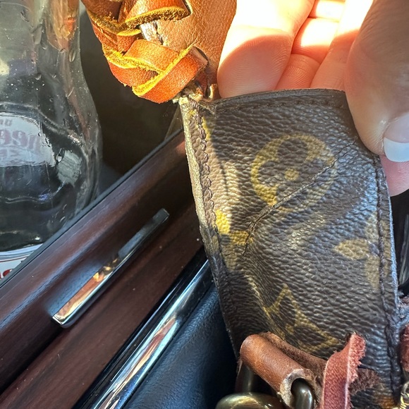 Louis Vuitton Boho Style by Agape Customs World Traveler Messenger Bag-Authentic - Picture 12 of 13